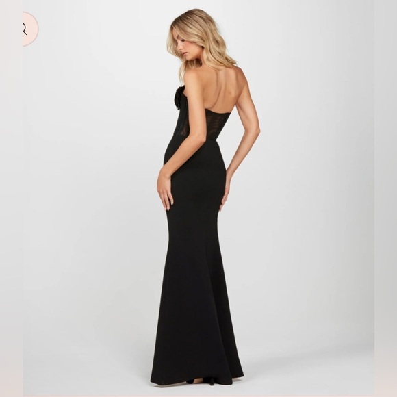 Helsi - Gisele - Sweetheart Neckline Floral Applique Evening Dress size Large - Picture 5 of 15